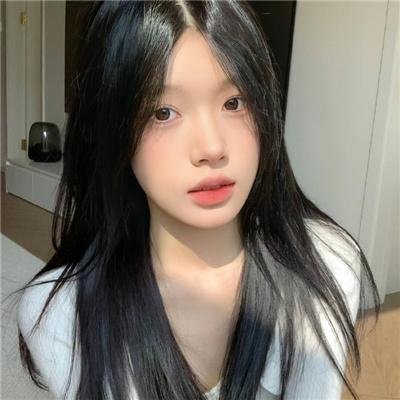 追梦的黎族女娃娃